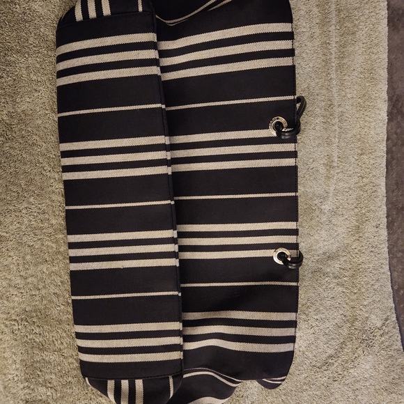 BURBERRY Large Tote Zip Shopper - Picture 9 of 15